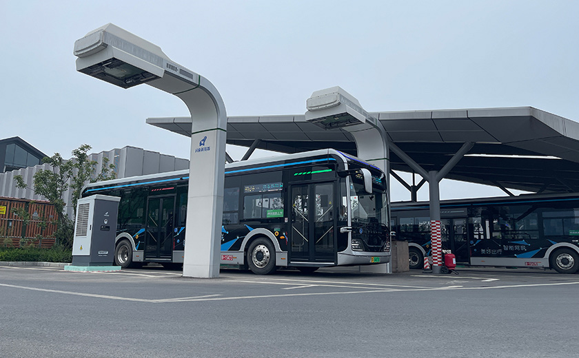 High power automatic charging system
